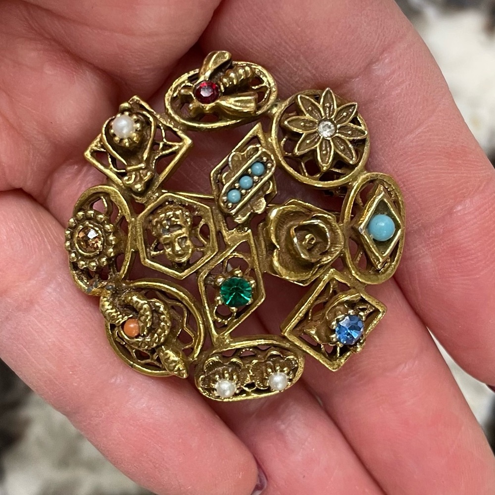 Vintage Goldette Gold-Tone Multi-Stone Figural Charm Circular Brooch 1.5”